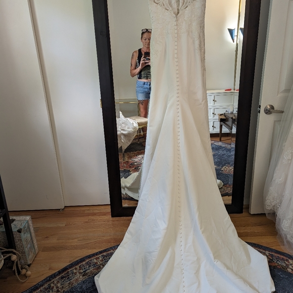Stella York High Neck Wedding Gown -Size 10 (Sample) - Picture 4 of 8